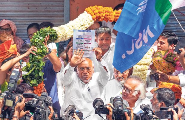 coದೇಶಕ್ಕೆ ಘರ್‌ ಘರ್‌ ಗ್ಯಾರಂಟಿ; ನಾಳೆ ಕಾಂಗ್ರೆಸ್‌ ಪ್ರಣಾಳಿಕೆ ಬಿಡುಗಡೆ?