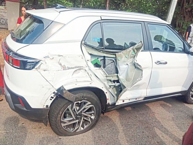 Road mishap ಕುಂಭಾಶಿ: ಕಾರಿಗೆ ಬಸ್‌ ಢಿಕ್ಕಿ; ಜಖಂ