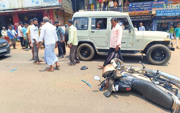 Road Mishap ಅರಂತೋಡು: ಬೈಕ್‌- ಜೀಪ್‌ ಢಿಕ್ಕಿ; ಗಾಯ