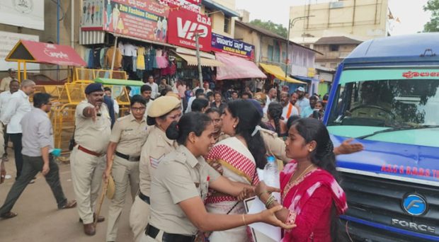 Anjali Ambigera Case; Protest by BJP workers in Hubli