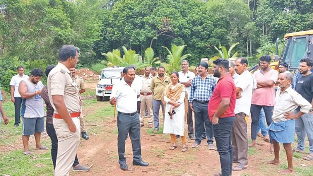 ಕೇರಳಕ್ಕೆ ವಿದ್ಯುತ್‌ ಸಾಗಾಟಕ್ಕೆ ಟವರ್‌ ನಿರ್ಮಾಣ; ಇನ್ನಾದಲ್ಲಿ ಭಾರೀ ಪ್ರತಿಭಟನೆ