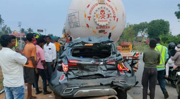 Magadi; ಕಾರಿಗೆ ಅಡ್ಡ ಬಂದ ಕುದುರೆ, ವಾಹನಗಳ ಸರಣಿ ಅಪಘಾತ; ಐವರಿಗೆ ಗಂಭೀರ ಗಾಯ