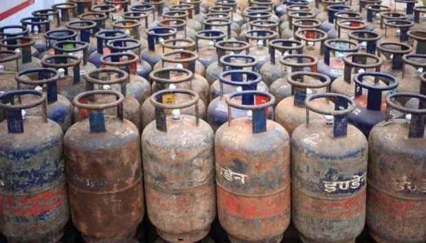 LPG Price Cut: ವಾಣಿಜ್ಯ ಬಳಕೆಯ ಎಲ್‌ ಪಿಜಿ ಸಿಲಿಂಡರ್‌ ಬೆಲೆಯಲ್ಲಿ ಮತ್ತೆ ಇಳಿಕೆ…