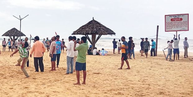 Malpe Beach ಜೀವರಕ್ಷಕರ ಮಾತಿಗೆ ಇಲ್ಲಿ ಬೆಲೆಯೇ ಇಲ್ಲ!