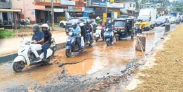 ಪಂಪ್‌ವೆಲ್‌-ಪಡೀಲ್‌ ಚತುಷ್ಪಥ ಕಾಮಗಾರಿ: ಸಂಚಾರಕ್ಕೆ ಸಂಕಷ್ಟ