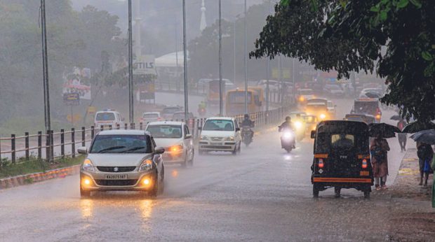 Udupi: ಧಾರಾಕಾರ ಮಳೆ; ಹಲವೆಡೆ ಹಾನಿ: ಶಾಲಾ, ಕಾಲೇಜಿಗೆ ರಜೆ ಇಲ್ಲ