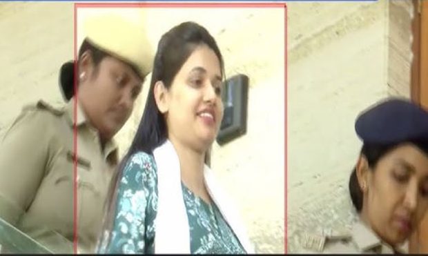 Renuka Swamy Case;ಸ್ಥಳ ಮಹಜರು ವೇಳೆ ಮುಗುಳು ನಕ್ಕ ಪವಿತ್ರಾ ಗೌಡ