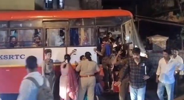 KSRTC: ಸೀಟಿಗಾಗಿ ಮಹಿಳೆಯರ ಫೈಟ್… ಬಸ್ಸನ್ನೆ ಠಾಣೆಗೆ ತಂದು ನಿಲ್ಲಿಸಿದ ಚಾಲಕ