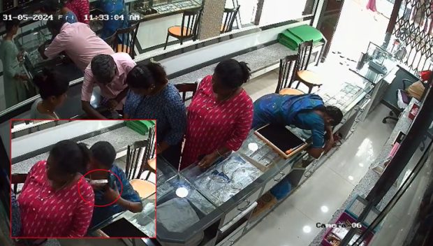 Thief: ಒಡವೆ ಖರೀದಿಸುವ ನೆಪದಲ್ಲಿ ಮೂರುವರೆ ಲಕ್ಷ ಮೌಲ್ಯದ ಒಡವೆ ಕದ್ದ ಖತರ್ನಾಕ್ ಅಜ್ಜಿ