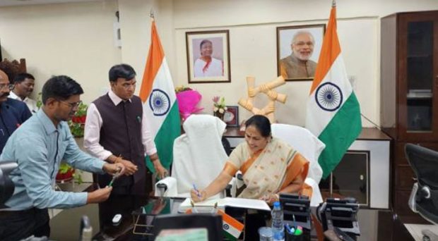 Pralhad Joshi, HDK, Somanna, Shobha Karandlaje takes charge as Minister