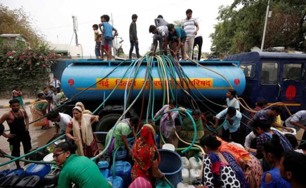 Tanker Mafia ವಿರುದ್ಧ ಏನು ಕ್ರಮ ಕೈಗೊಂಡಿದ್ದೀರಿ?: ದೆಹಲಿ ಸರ್ಕಾರಕ್ಕೆ ಸುಪ್ರೀಂ ತರಾಟೆ