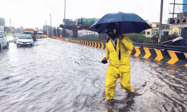 Heavy Rain: ಸಂಜೆ ಮಳೆಗೆ ಕೆಲ ಹೊತ್ತು ನದಿಗಳಾದ ರಾಜಧಾನಿ ರಸ್ತೆಗಳು!