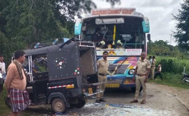 Road Mishap ಖಾಸಗಿ ಬಸ್- ಆಟೋ ಮುಖಾಮುಖಿ ಡಿಕ್ಕಿ: ಓರ್ವ ಸಾವು; 10 ಮಂದಿಗೆ ಗಾಯ