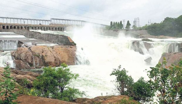 Cauvery River ಬರದ ಛಾಯೆ ನೀಗಿಸಿ ಕಂಗೊಳಿಸುತ್ತಿರುವ ತಾಯಿ ಕಾವೇರಿ