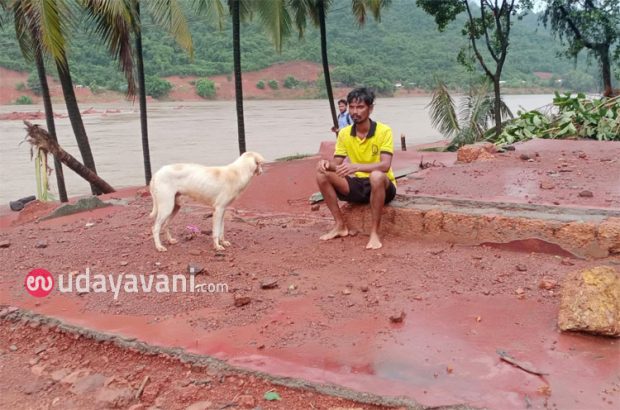 Hill Collapse ಉಳುವರೆಯಲ್ಲಿ ಉಳಿದದ್ದು ಮನೆ ನೆಲಗಟ್ಟು !