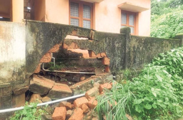 Heavy Rain ಕುಳ್ಳುಂಜೆ: ವಾರಾಹಿ ನೀರು ನುಗ್ಗಿ ಶಾಲೆ ಕಟ್ಟಡ ಕುಸಿತ