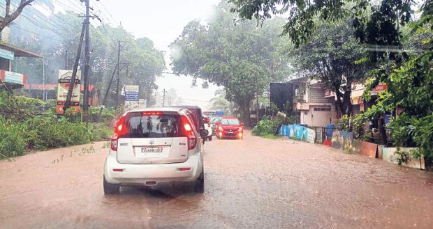 Red Alert ದಕ್ಷಿಣ ಕನ್ನಡ ಜಿಲ್ಲಾದ್ಯಂತ ಮುಂದುವರಿದ ಮಳೆ