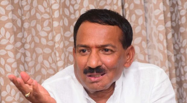 Hubli; CM-DCM issue not to be debated on sidewalks: RB Thimmapura