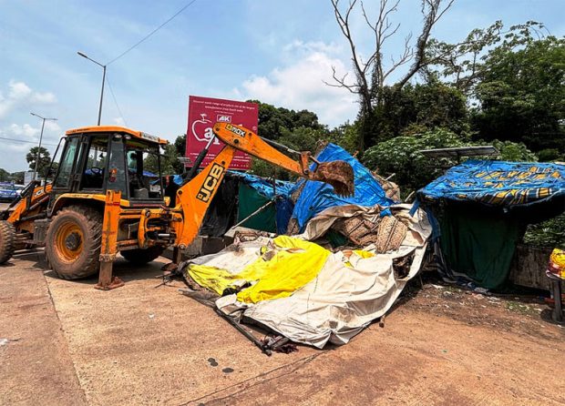 Toll Plaza ಹೆದ್ದಾರಿ ಬದಿ ತಾತ್ಕಾಲಿಕ ಅಂಗಡಿ ತೆರವು: ಜು.20ರ ಗಡುವು ನೀಡಿದ ಅಧಿಕಾರಿ