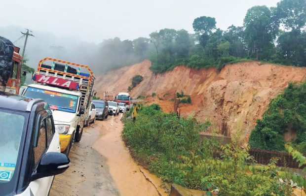 Heavy Rain ಶಿರಾಡಿ: ಕೆಲವೆಡೆ ಗುಡ್ಡ ಕುಸಿತ; ವಾಹನ ಸಂಚಾರ ವ್ಯತ್ಯಯ