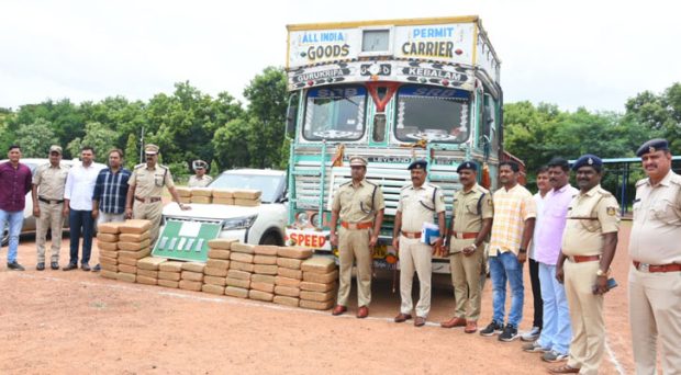 Bidar; ಲಾರಿ-ಕಾರಿನಲ್ಲಿ ಸಾಗಿಸುತ್ತಿದ್ದ 3.05 ಕೋಟಿ ರೂ. ಮೌಲ್ಯದ ಗಾಂಜಾ ಜಪ್ತಿ