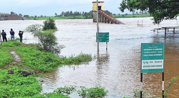 Heavy Rains; ಚಿಕ್ಕೋಡಿಯ ಮತ್ತೆರಡು ಸೇತುವೆ ಮುಳುಗಡೆ: ಪ್ರವಾಹದ ಆತಂಕ