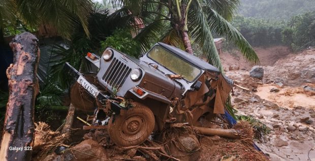 Landslide: ಕೇರಳದ ವಯನಾಡಿನಲ್ಲಿ ಭೂಕುಸಿತ, 5 ಮಂದಿ ಮೃತ್ಯು, ನೂರಾರು ಮಂದಿ ಸಿಲುಕಿರುವ ಶಂಕೆ