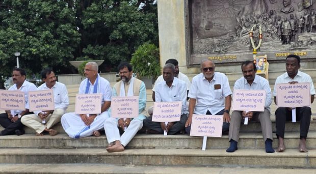 Bengaluru; ವಿಧಾನಸೌಧದ ಎದುರು ಧರಣಿ ಕೂತ ಸಂಸದ ಕೋಟ ಶ್ರೀನಿವಾಸ ಪೂಜಾರಿ