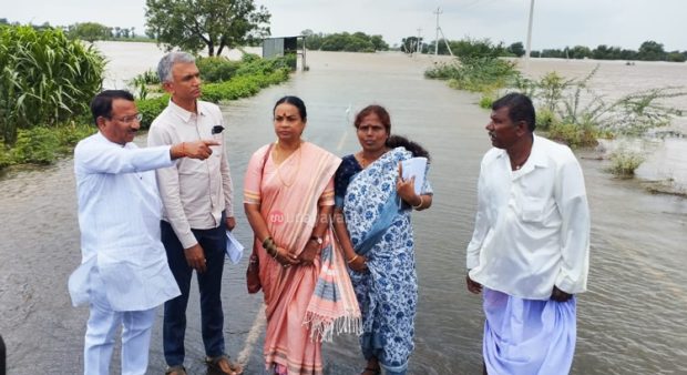 Mudhol: ಪ್ರವಾಹ ಪೀಡಿತ ಗ್ರಾಮಗಳಿಗೆ ಸಚಿವ ಕೃಷ್ಣಭೈರೇಗೌಡ ಭೇಟಿ… ಪರಿಶೀಲನೆ