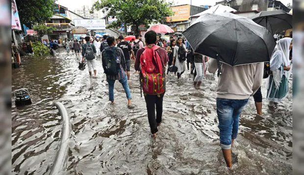 Rain Alert: ಮುಂಬೈನಲ್ಲಿ ಮುಂದುವರೆದ ಮಳೆ… ರೆಡ್ ಅಲರ್ಟ್, ಶಾಲೆಗಳಿಗೆ ರಜೆ