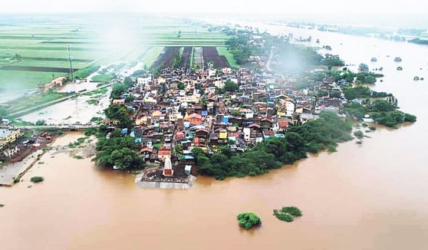 Rainಉತ್ತರದಲ್ಲಿ ನಿಲ್ಲದ ನೆರೆ: 44 ಹಳ್ಳಿಗಳು ಜಲಾವೃತ; 7 ಸಾವಿರಕ್ಕೂ ಹೆಚ್ಚು ಜನ ನಿರಾಶ್ರಿತ