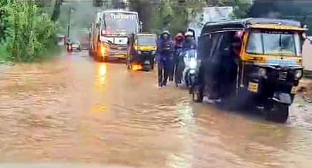 Heavy Rain ಜನ್ನಾಡಿ: ಹೊಳೆಯಂತಾದ ಬಿದ್ಕಲ್‌ಕಟ್ಟೆ – ಹಾಲಾಡಿ ರಾಜ್ಯ ಹೆದ್ದಾರಿ !