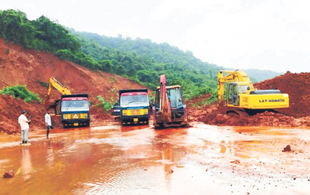 ಪುನರ್ವಸು ಮಳೆ ಅಬ್ಬರಕ್ಕೆ ಜನಜೀವನ ತತ್ತರ… ಹಲವೆಡೆ ಭೂಕುಸಿತ, ರಸ್ತೆ ಸಂಪರ್ಕ ಕಡಿತ