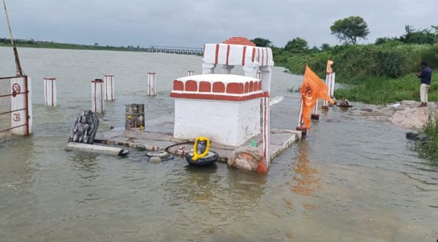 Yadagiri; ಅಪಾಯ ಮಟ್ಟಕ್ಕೆ ತಲುಪಿದ ಕೃಷ್ಣಾ ಮತ್ತು ಭೀಮಾ ನದಿ ನೀರು; ಹೈಅಲರ್ಟ್ ಘೋಷಣೆ