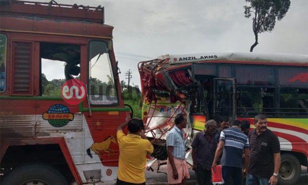 Kundapur: ಬಸ್ಸಿಗೆ ಹಿಂದಿನಿಂದ ಢಿಕ್ಕಿ ಹೊಡೆದ ಲಾರಿ;ಓರ್ವ ವಿದ್ಯಾರ್ಥಿ ಗಂಭೀರ;ಹಲವರಿಗೆ ಗಾಯ