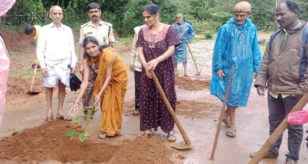 Sagara: ಬಾಳೆಹಳ್ಳಿಯಲ್ಲೊಂದು ವಿಚಿತ್ರ ಬೆಳವಣಿಗೆ ಒಂದೇ ಜಾಗ; ಎರಡು ವನಮಹೋತ್ಸವ!