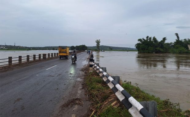 Mudhol ಸೇತುವೆ ನೀರು ಇಳಿಮುಖವಾದರೂ ಭಾರೀ ವಾಹನ ಸಂಚಾರಕ್ಕೆ ಅವಕಾಶವಿಲ್ಲ