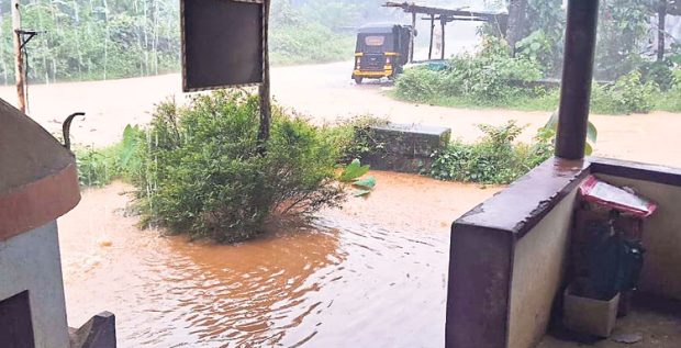 SulliaHeavy Rain ಕೊಲ್ಲಮೊಗ್ರು: ಅಂಗಡಿಗಳಿಗೆ ನುಗ್ಗಿದ ಮಳೆ ನೀರು