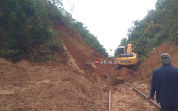 Landslide: ಬೆಂಗಳೂರು-ಮಂಗಳೂರು ರೈಲು ಮಾರ್ಗದಲ್ಲಿ ಮತ್ತೆ ಭೂಕುಸಿತ… ರೈಲು ಸಂಚಾರ ಸ್ಥಗಿತ