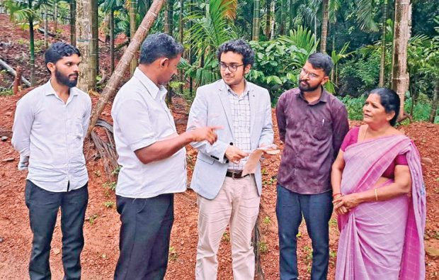 Natural Disaster ಮಳೆ ಹಾನಿ ಪರಿಶೀಲಿಸಿದ ಸಹಾಯಕ ಕಮಿಷನರ್‌