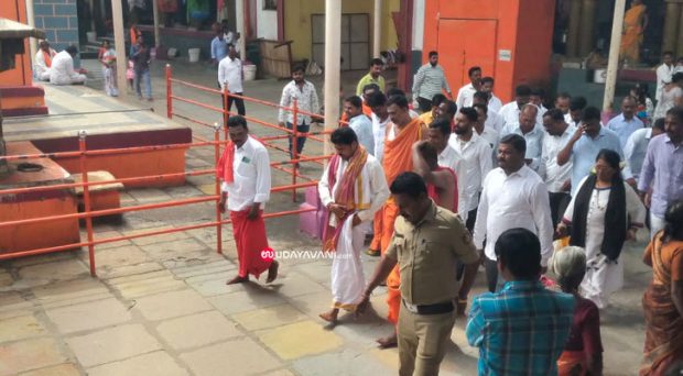 Raichur: MLA Daddal Visited temple on Shravana Monday