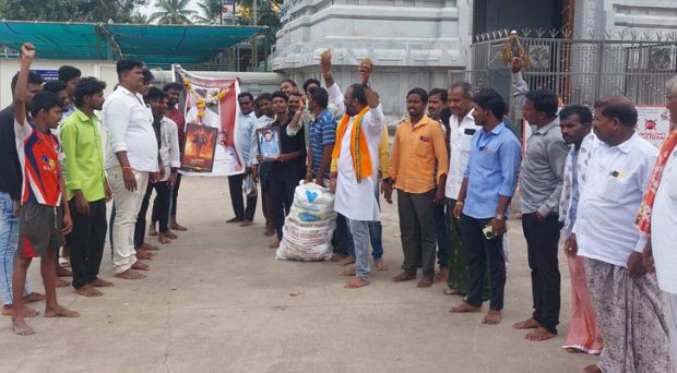 Bellary; Worship by Darshan fans in the temple next to the jail