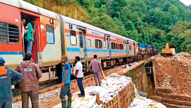 Train ಮಂಗಳೂರು-ಬೆಂಗಳೂರು ರೈಲು ಪುನರಾರಂಭ: ರೈಲು ಮಾರ್ಗ ದುರಸ್ತಿ ಪೂರ್ಣ