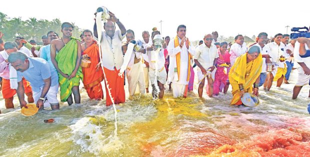 uFishing ಮಂಗಳೂರು, ಉಡುಪಿ: ಮೀನುಗಾರರಿಂದ ಸಮುದ್ರಪೂಜೆ