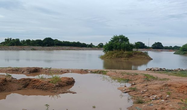 ಅಧಿಕಾರಿಗಳ ನಿರ್ಲಕ್ಷ… ರಾಯನ ಕೆರೆಗೆ ಬರಬೇಕಾದ ಅಪಾರ ಪ್ರಮಾಣದ ನೀರು ವ್ಯರ್ಥ