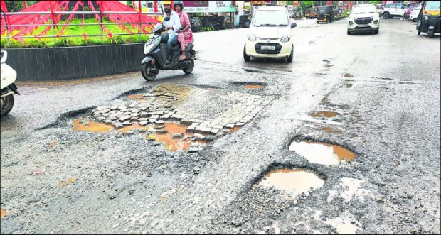 Puttur ರಸ್ತೆ: ಕಂಡ ಕಂಡಲ್ಲಿ ಹೊಂಡ; ಸಂಚಾರಕ್ಕೆ ಪರದಾಡುವ ಸ್ಥಿತಿ