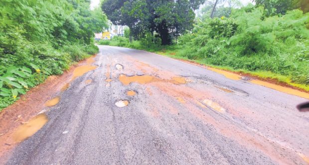 Kinnigoli: ಹೊಂಡ ಗುಂಡಿಗಳಿಂದ ತುಂಬಿದೆ ಕಿನ್ನಿಗೋಳಿ – ಮೂಲ್ಕಿ ರಾಜ್ಯ ಹೆದ್ದಾರಿ