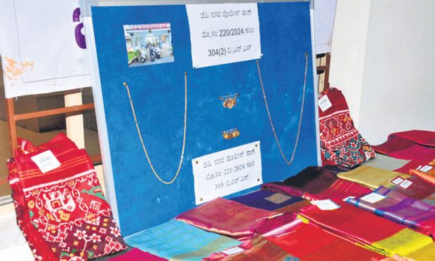 Saree Theft: ಗ್ರಾಹಕರ ಸೋಗಿನಲ್ಲಿ ರೇಷ್ಮೆ ಸೀರೆ ಕದ್ದ ಕಳ್ಳಿಯರು!