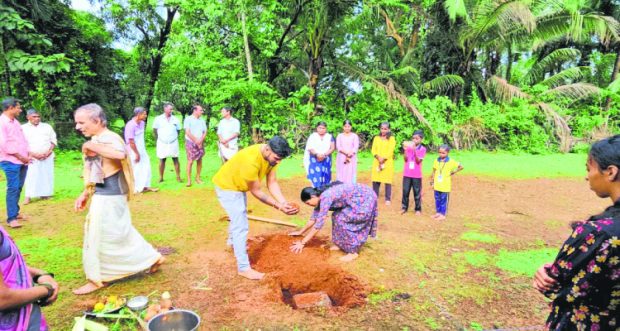 Kundapura: ಮೂಡು ತಾರಿಬೇರು ಶಾಲೆ: ರಂಗಮಂದಿರಕ್ಕೆ ಶಿಲಾನ್ಯಾಸ