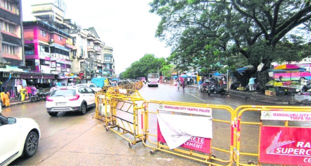 Mangaluru: ಪೊಲೀಸರಿಂದ ಮತ್ತೂಂದು ಪ್ರಯೋಗ; ಸಾರ್ವಜನಿಕರ ಪರದಾಟ